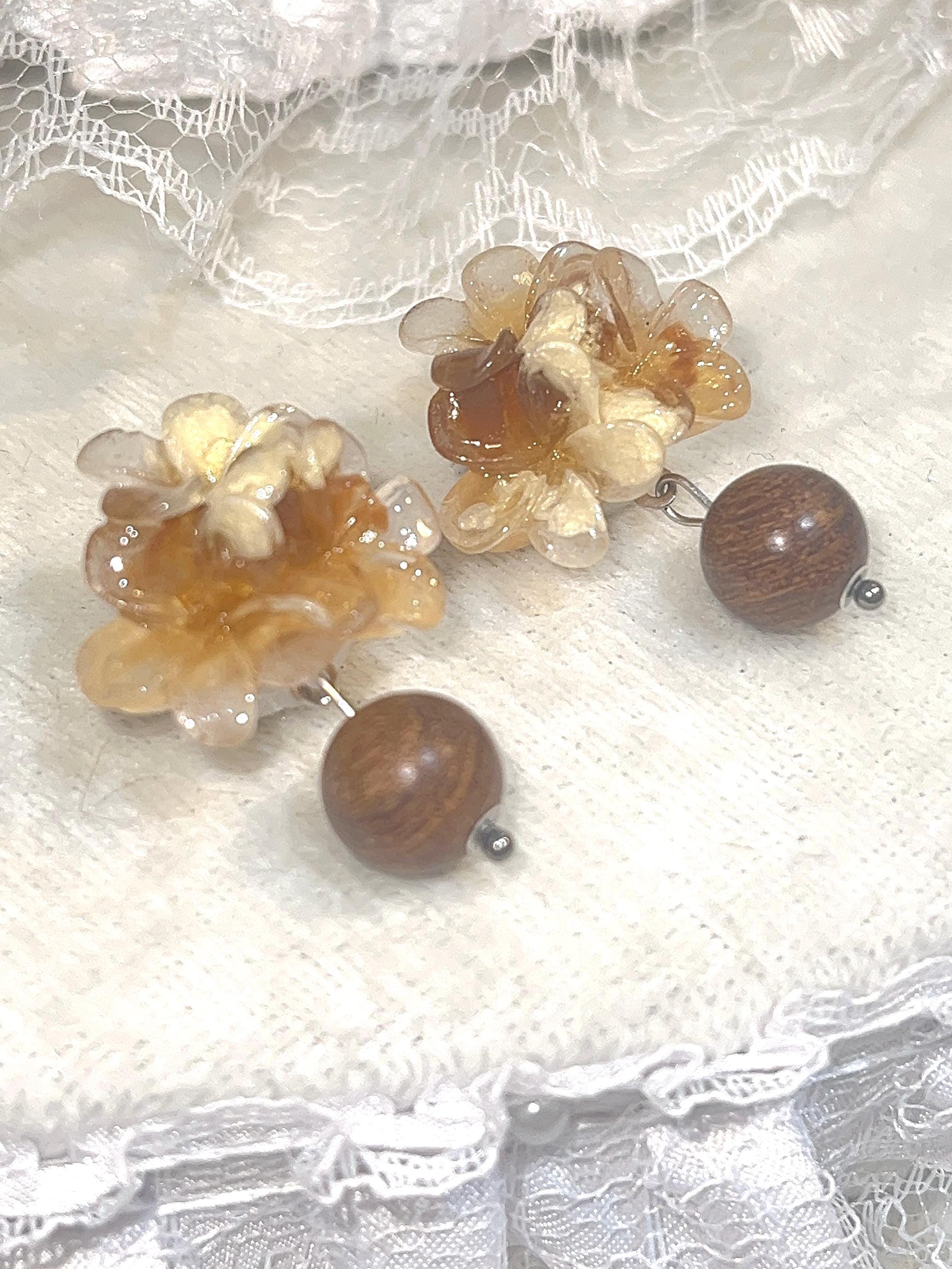 Vintage Amber Flower Drops